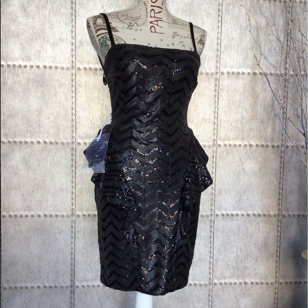 Dress - Picture 6 of 6